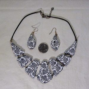 Black and white necklace and earrings combo